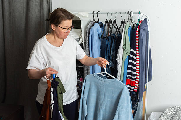 how to declutter your closet